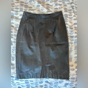 Vintage Global Identity G-III black leather pencil skirt. Size 9/10.